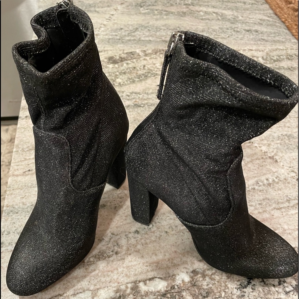 Black glitter Steve Madden stretch booties sz 7m.